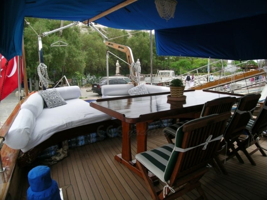 Ece Ürgüp Arka Yemek Alanı