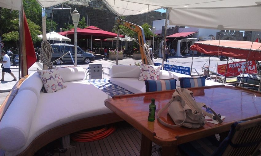 Ece Ürgüp Arka Yemek Alanı