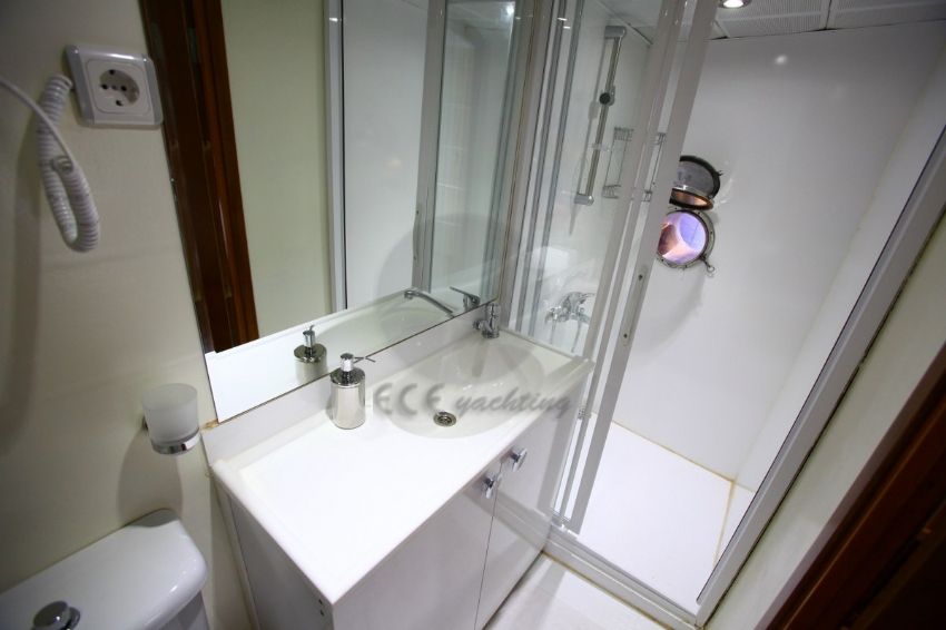 Holiday V Gulet, Bathroom. 