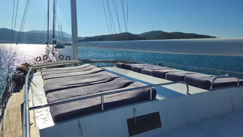 ECE ADALAR Güverte - Yemek Masası