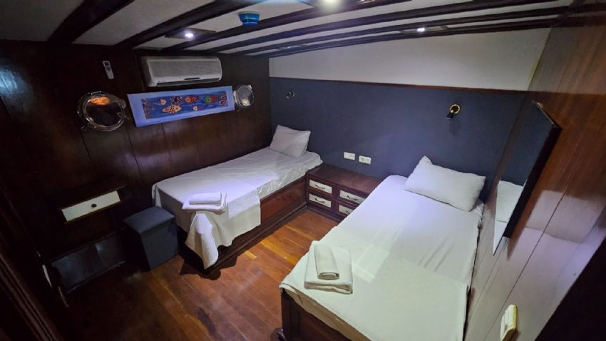 ECE ADALAR Dış Görünüm