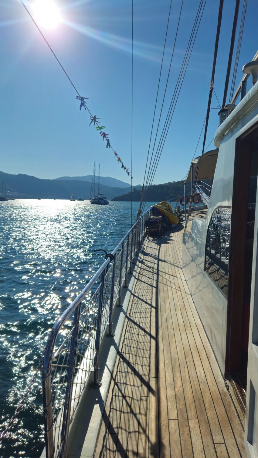 ECE ADALAR Güverte - Yemek Masası