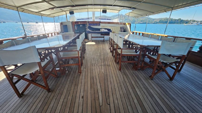 ECE ADALAR Güverte - Yemek Masası