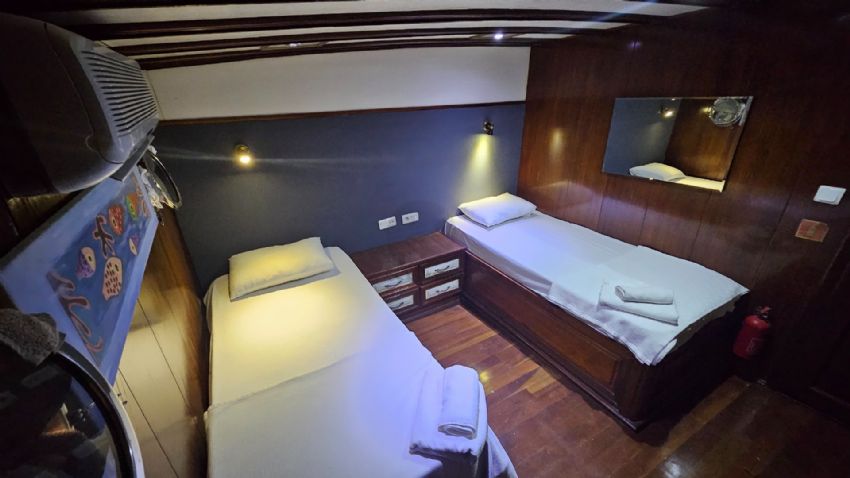 ECE ADALAR Banyo - WC