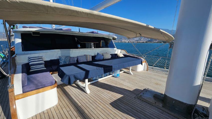 ECE ADALAR Güverte - Yemek Masası