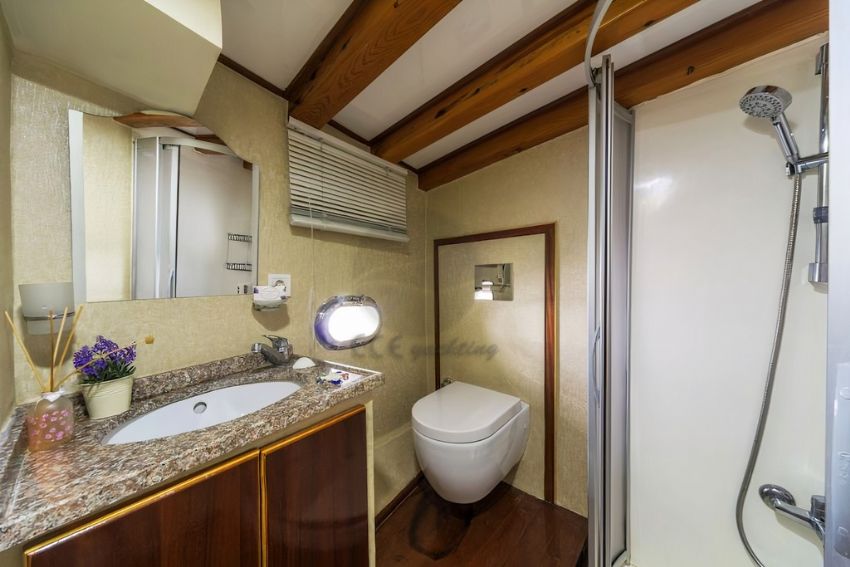 Ayla Sultan Banyo Tuvalet