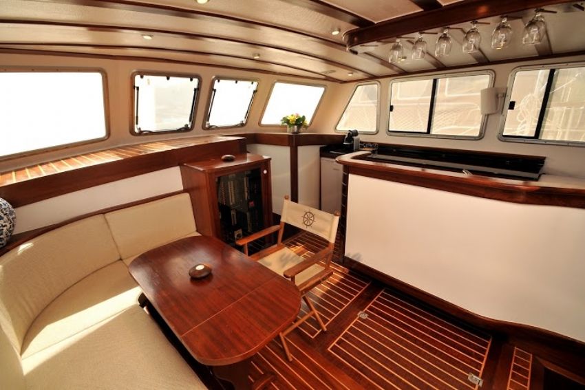 June 3 gulet arka güverte yaşam alanı