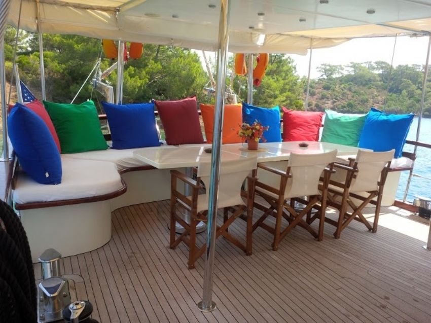 June 3 teknesi ön güverte