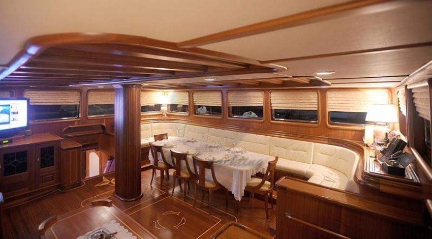 Kaptan Kadir Yatı Salon