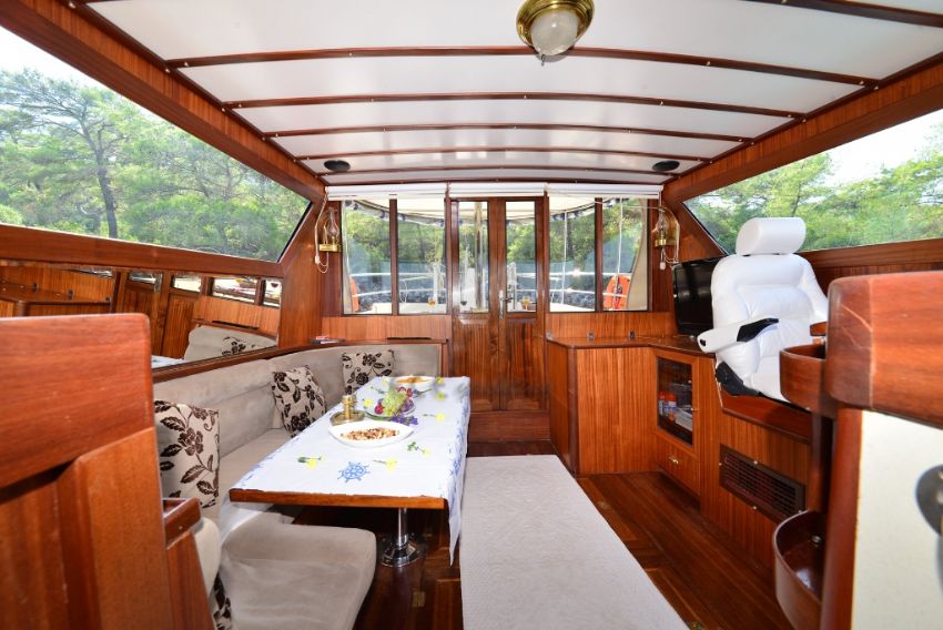 KAŞIKÇI teknesi yemek masası