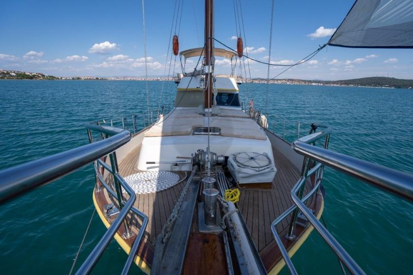 kaçıkçı teknesi ön güverte