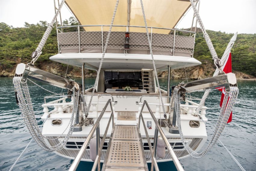 Kayhan 11 Yacht, A perfect Spot To Lower The Anchor And Relax.