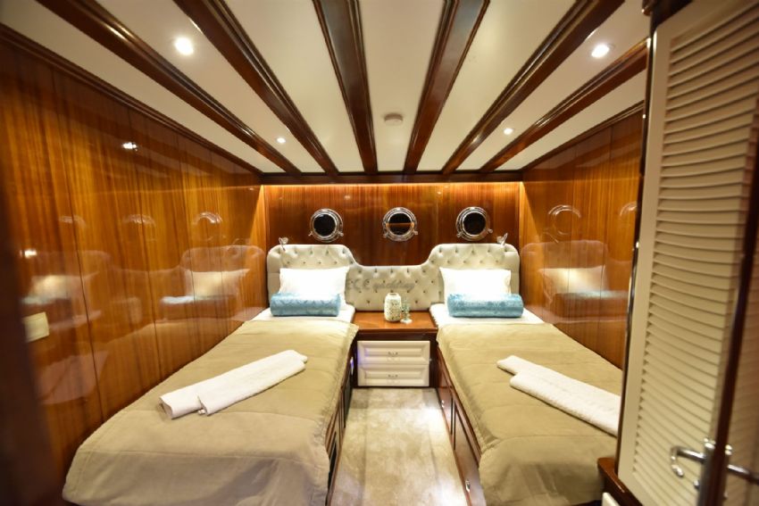 Kayhan 11 Yacht, Bathroom