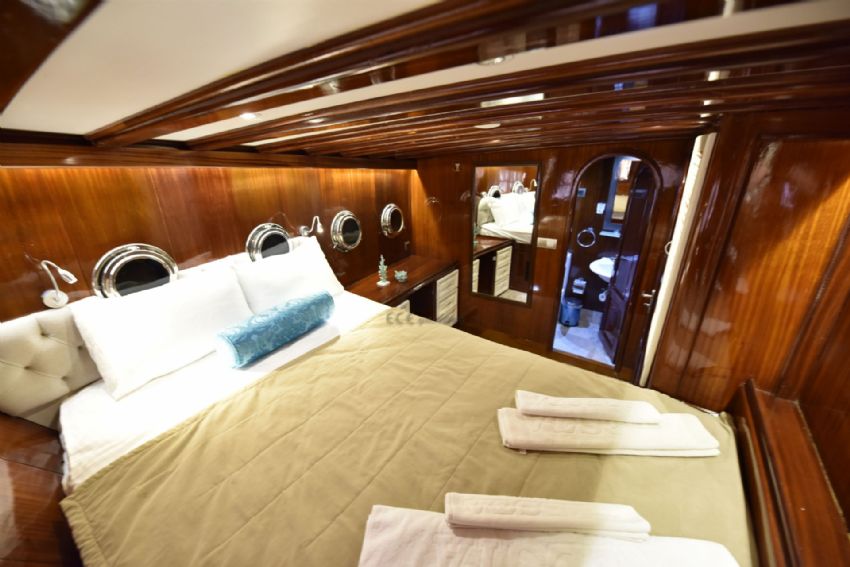 Kayhan 11 Yacht, Dining On Deck.