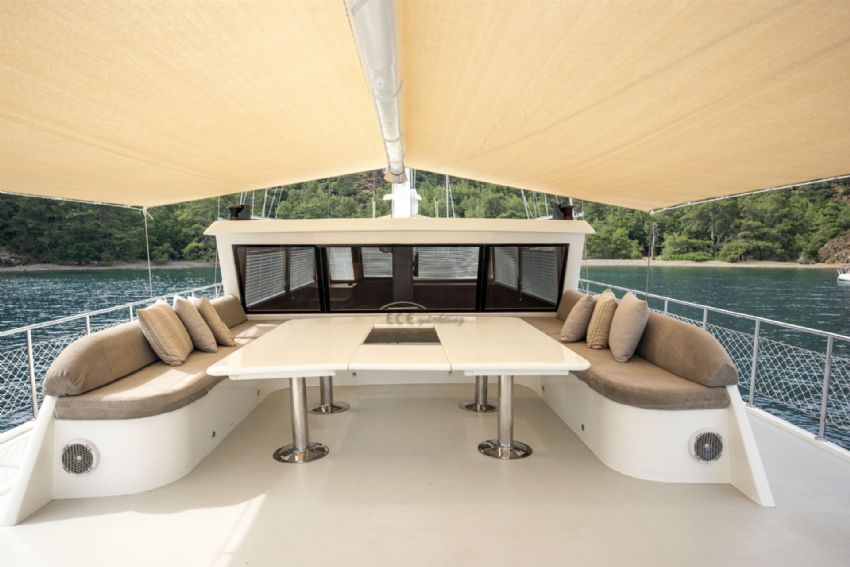 Kayhan 11 Yacht, She Lights Up The Dark.