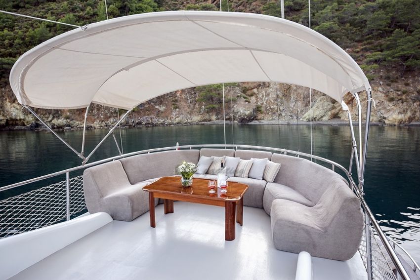 Kayhan 4 Yacht, Lounge.