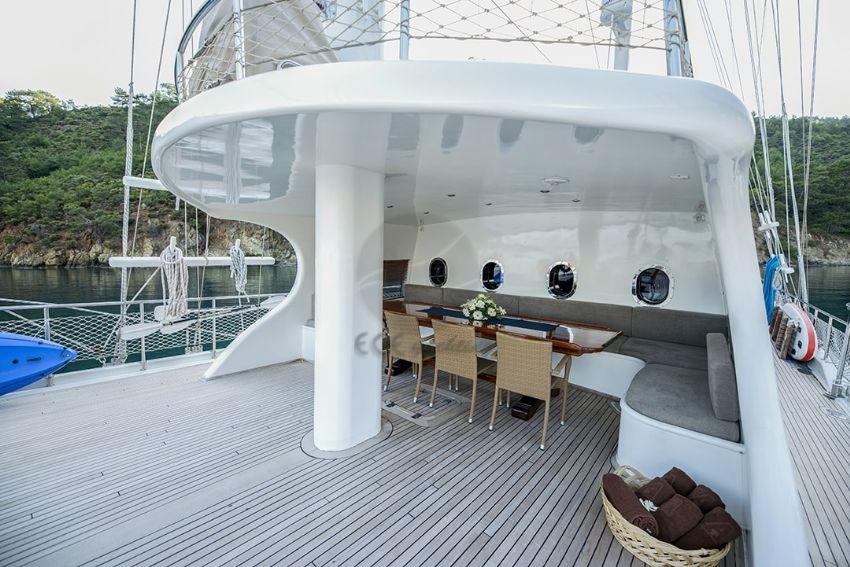 Kayhan 4 Yacht, Rear Deck Dining Space.