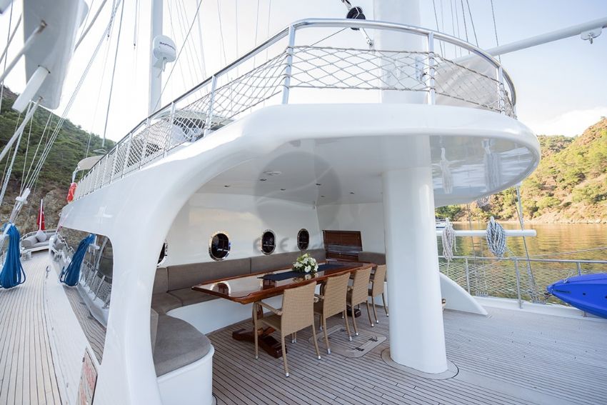 Kayhan 4 Yacht, Comfy Seating.