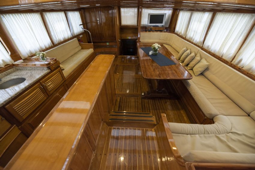 Kayhan 5 Yacht, Saloon