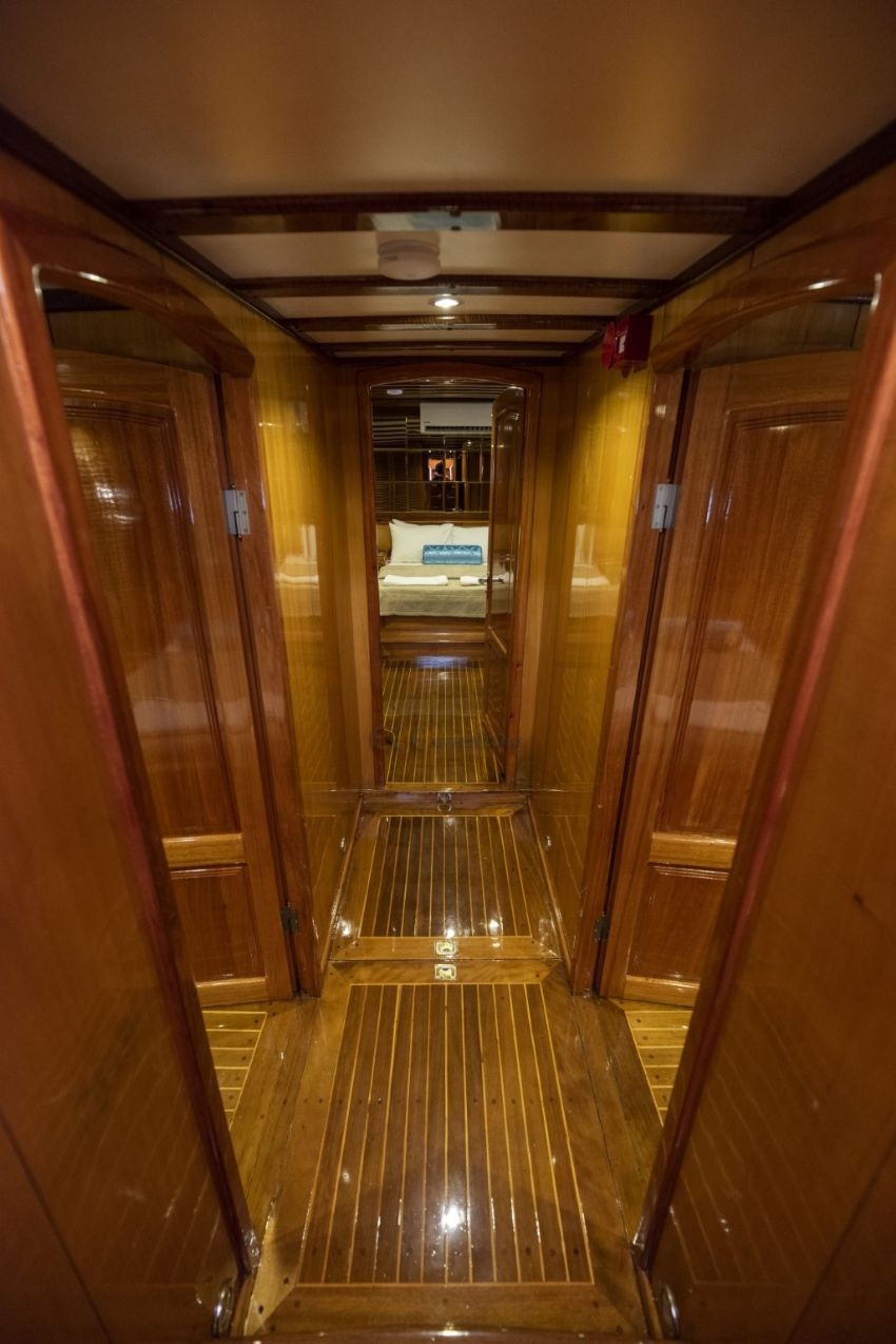 Kayhan 5 Yacht, Kabin saloon