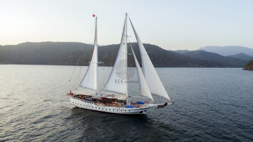 Kayhan 5 Yacht, Bow.