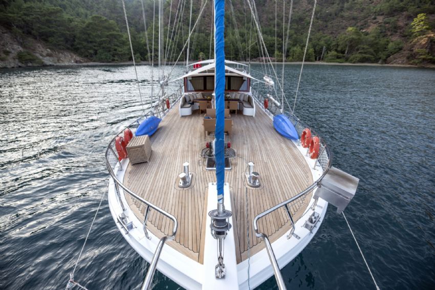 Kayhan 5 Yacht, Ön Güverte