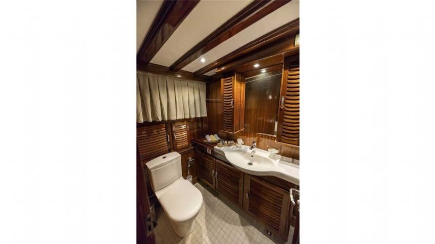 Kayhan Kaptan Yacht, Master Cabin.