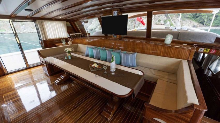 Kayhan Kaptan Yacht, Bow Seating.