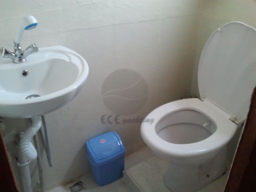 Kayra Ege Yacht, Bathroom 1.