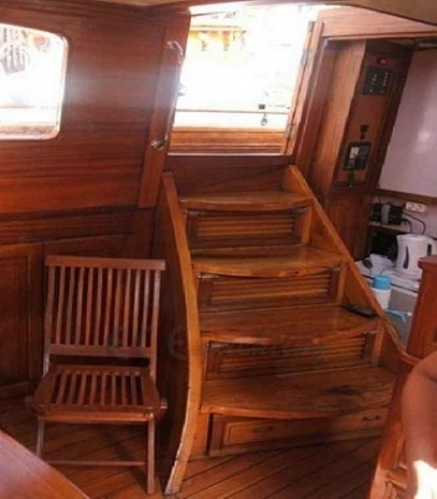 Keçi teknesi merdiven salon