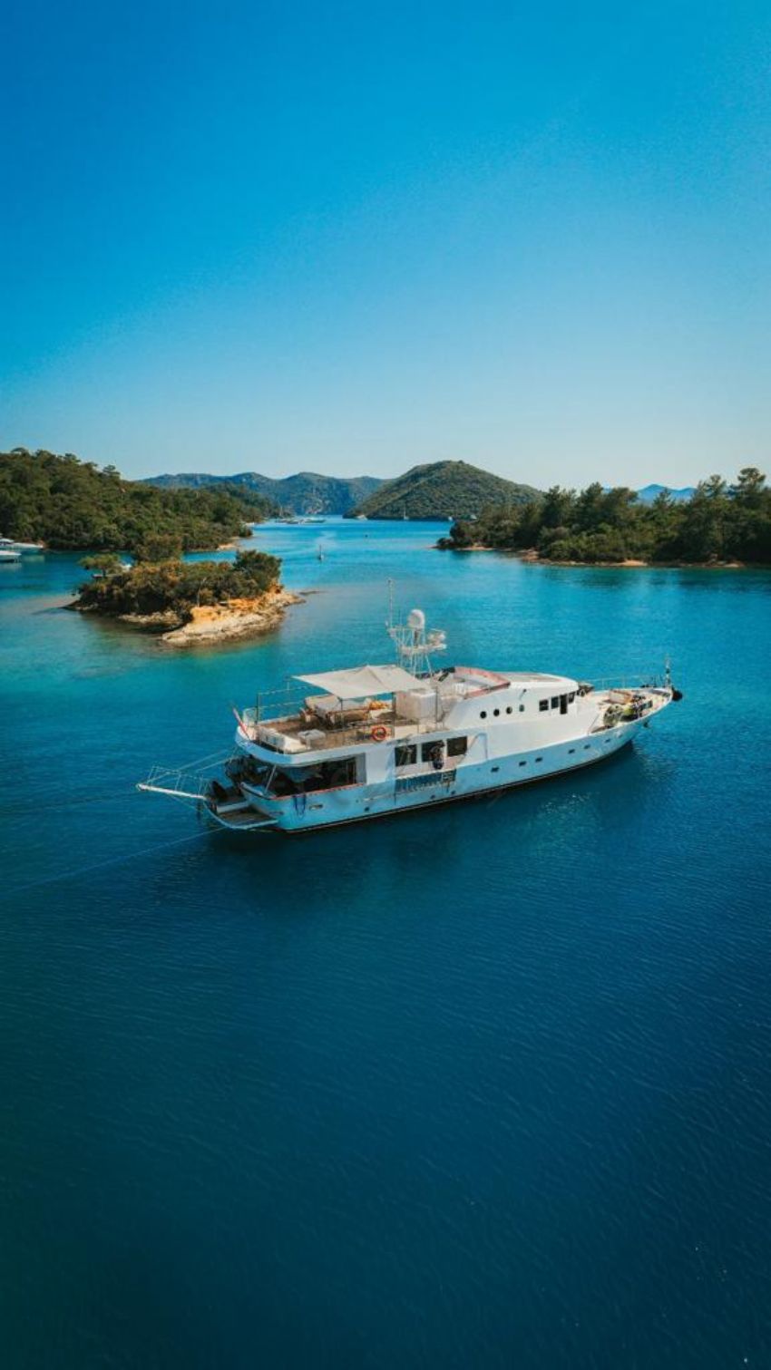 Ece Hisarönü Dış Görünüm