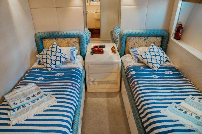 Ece Hisarönü Twin Kabin