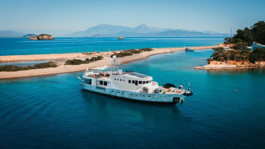 Ece Hisarönü Dış Görünüm