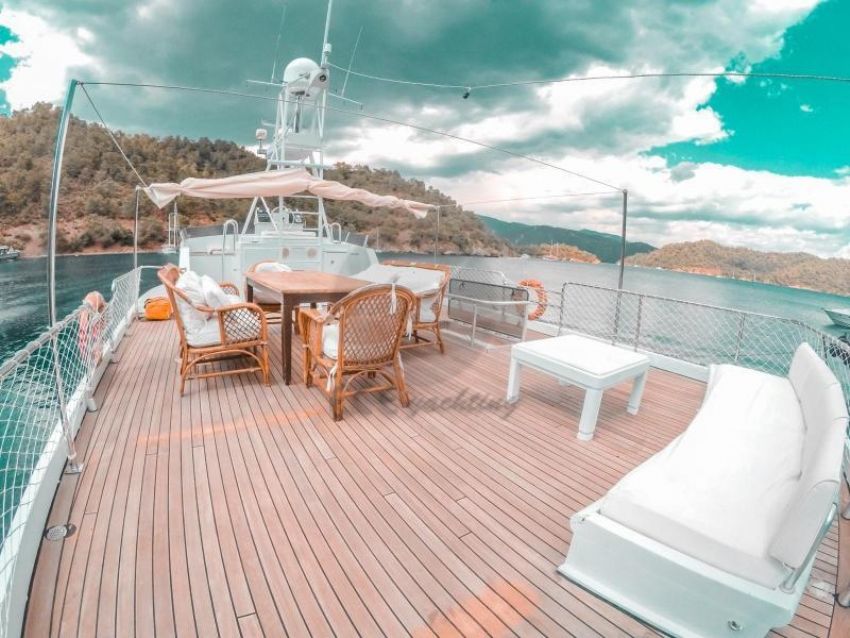 Ece Hisarönü Ön Güverte