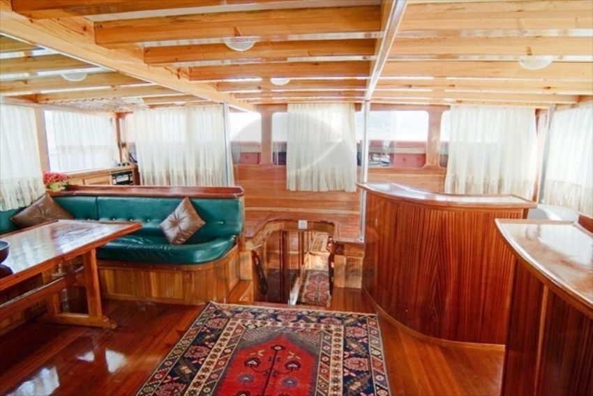 KY Yacht, Relax With A Drink With Your Friends.