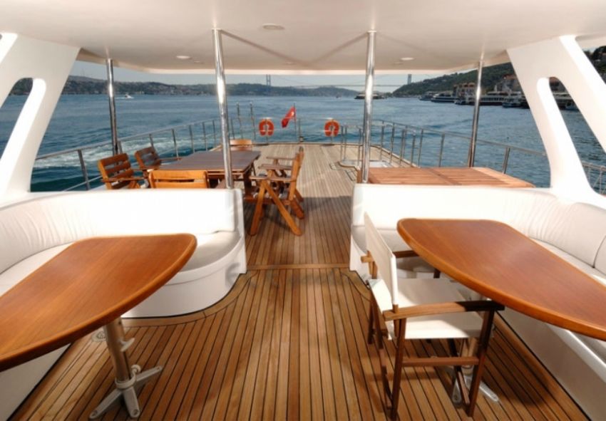 KY Yacht, On Deck Dining.