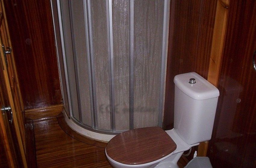 KY Yacht, Shower Cubicle.