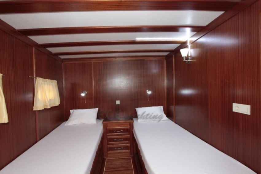 KY Yacht, Twin Cabin.