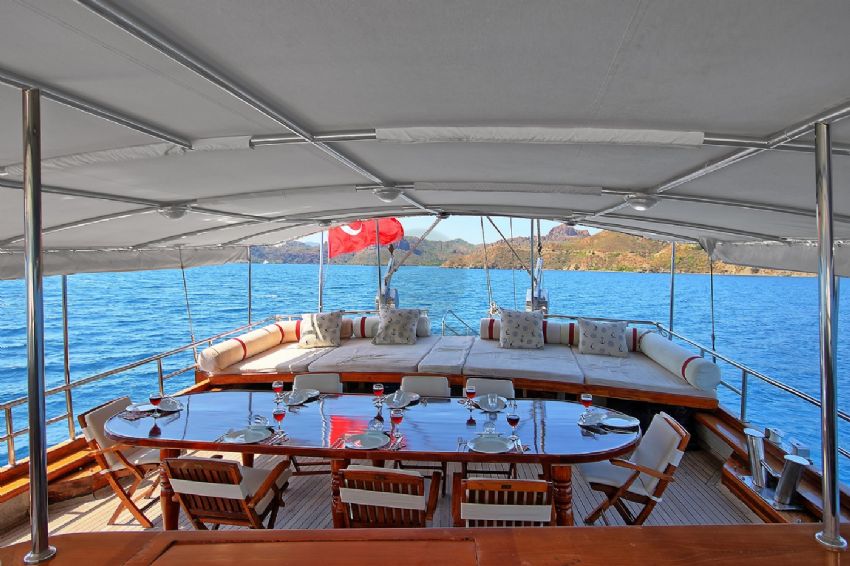 KY Yacht, Rear Deck Dining Area