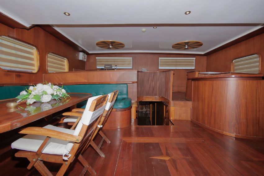 KY Yacht, Lounge. Lounge View Towards Lower Deck.