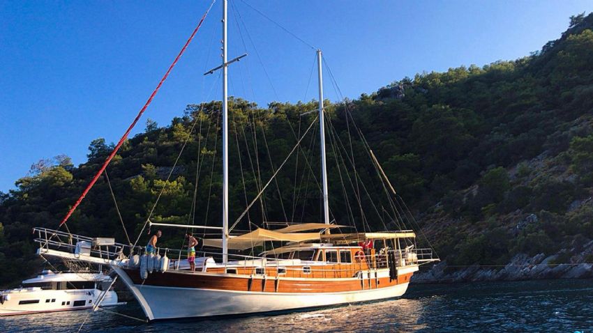 Lady Basak Gulet, Sun Shades.