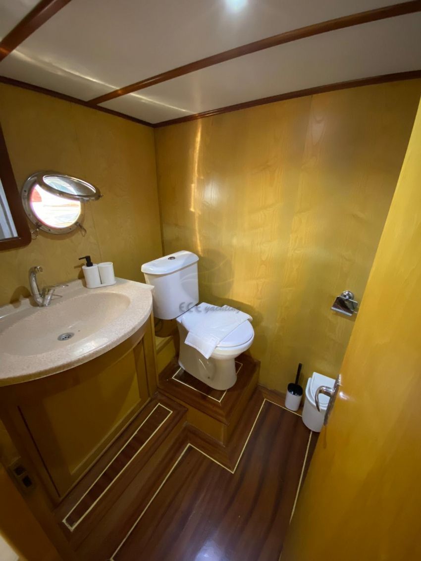 Lady Basak Gulet, Shower Cubicle.