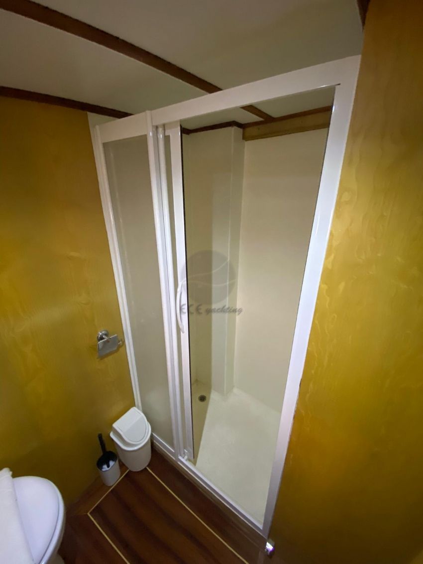 Lady Basak Gulet, En Suite Bathroom.