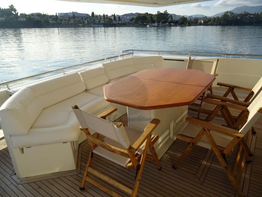 Lady Carmina Arka Yemek Masası