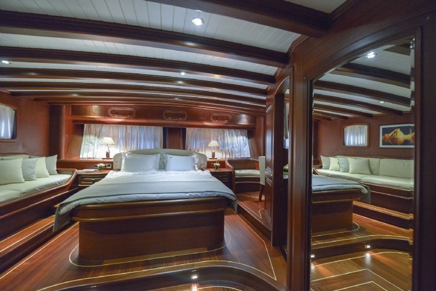 Lady Christa 2 Master Kabin