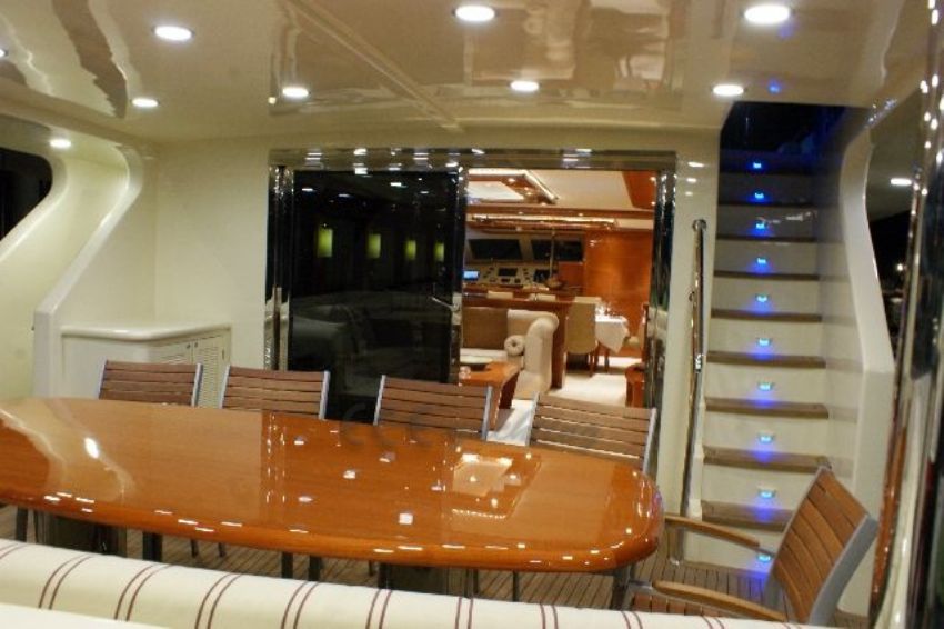 Lady Daisy Yatı arka masa