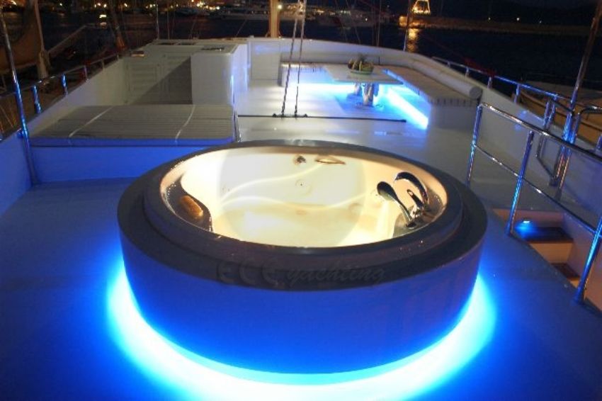 Lady Daisy Yatı Flybridge ve Jakuzi