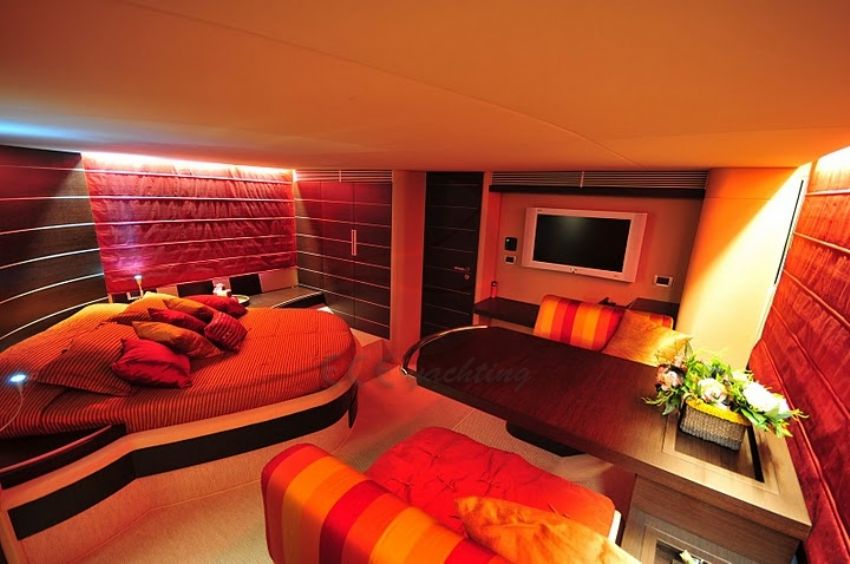 lady in red yatı master kabin