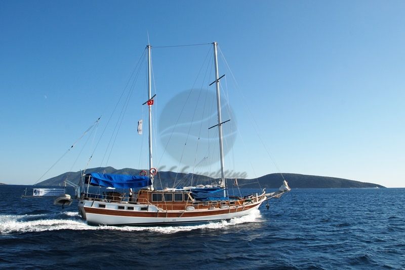 La Mer Yacht, Starboard Side.