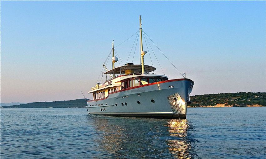 Larimar Motor Yacht, Summer Reflections.